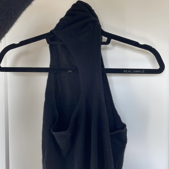 Club Monaco razorback cashmere turtleneck - Picture 3 of 3